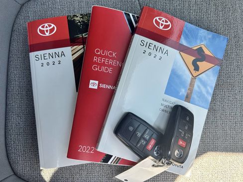Used 2022 Toyota Sienna LE image 25