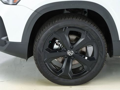 New 2025 Volkswagen Taos SEL image 44
