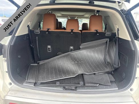 Certified 2024 Nissan Pathfinder Platinum w/ Cargo Package AWD/4WD image 19