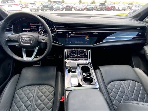 Used 2025 Audi SQ7 Premium Plus w/ Executive Package image 13