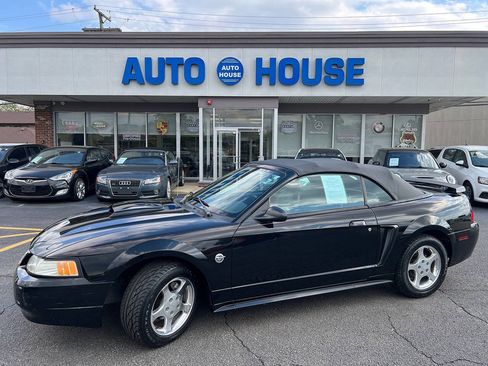Used 2004 Ford Mustang Convertible RWD image 28