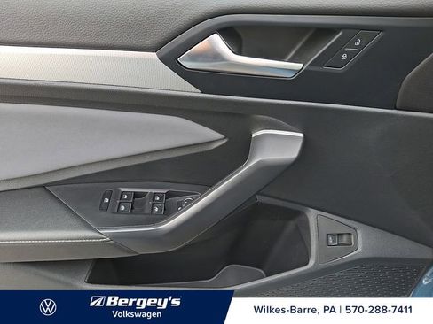 Certified 2025 Volkswagen Jetta SE image 15