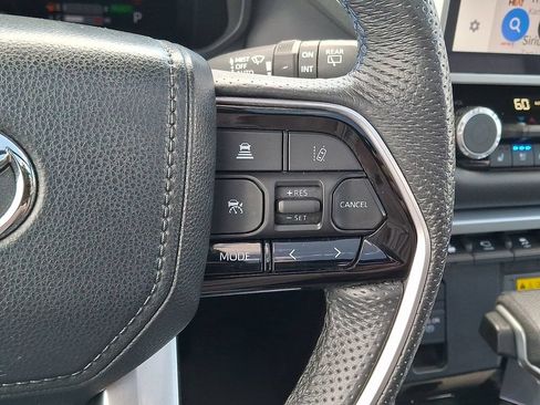 Used 2024 Toyota Sequoia Platinum AWD/4WD image 22