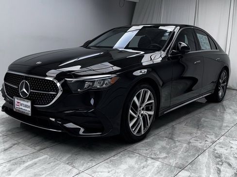 Used 2025 Mercedes-Benz E 350 4MATIC Sedan image 4