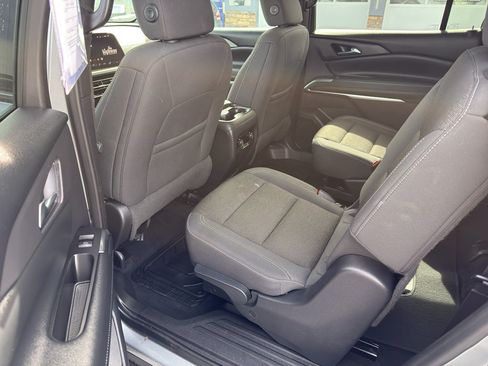Used 2024 Chevrolet Traverse LT image 11