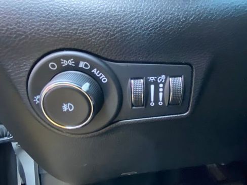 Used 2024 Jeep Compass Trailhawk image 16