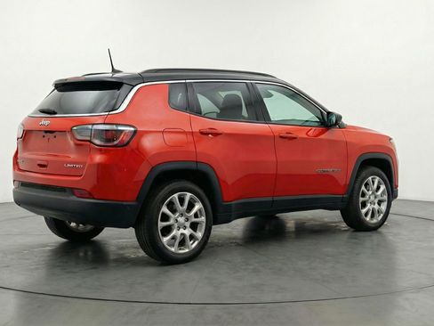Used 2025 Jeep Compass Limited image 9