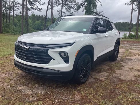New 2026 Chevrolet TrailBlazer LT w/ Convenience Package FWD image 8