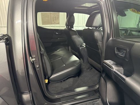 Used 2019 Toyota Tacoma TRD Sport AWD/4WD image 13