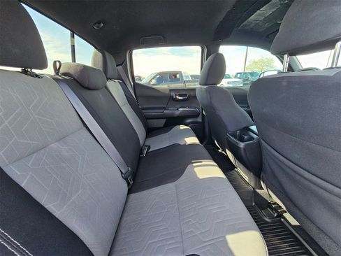 Used 2020 Toyota Tacoma TRD Off-Road w/ Technology Package image 21