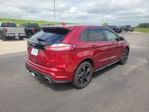 Used 2019 Ford Edge ST w/ Cold Weather Package image 5