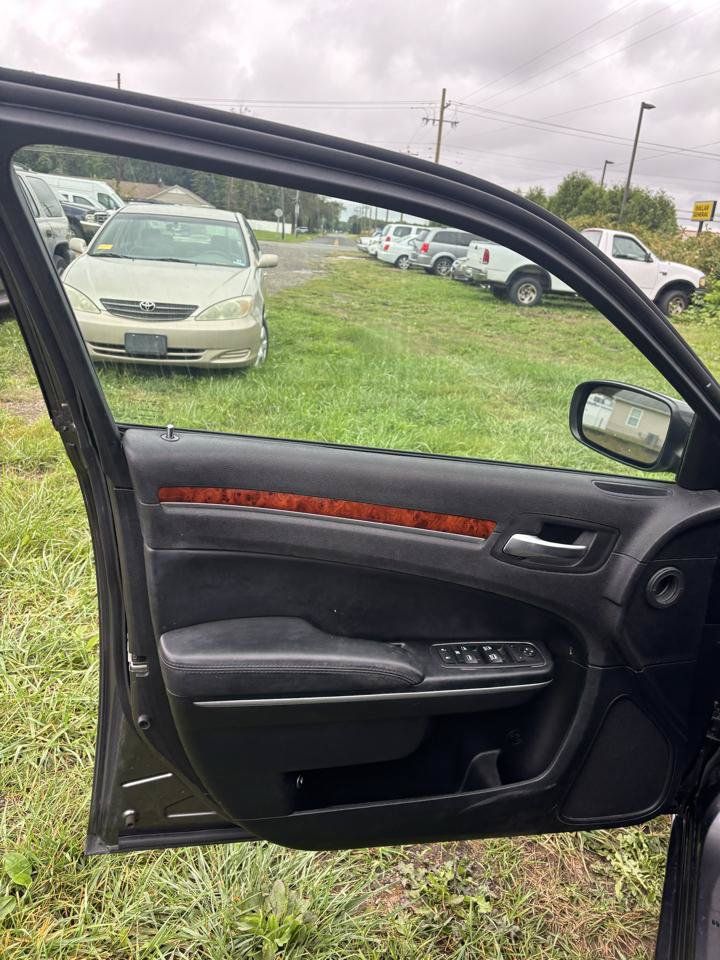 Used 2014 Chrysler 300 RWD image 18