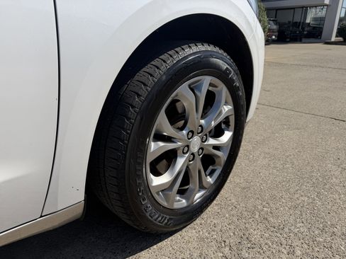 Used 2018 Buick Enclave Avenir w/ LPO, Cargo Package image 22