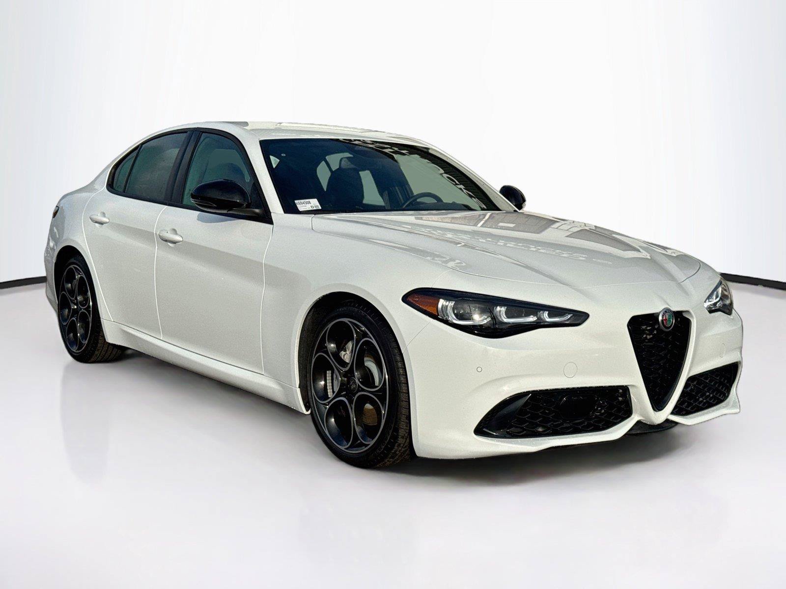 Used 2025 Alfa Romeo Giulia w/ Driving Assist Package RWD image 7