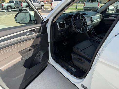 Used 2022 Volkswagen Atlas SEL R-Line AWD/4WD image 19