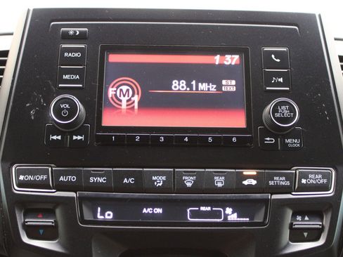 Used 2018 Honda Odyssey LX image 16