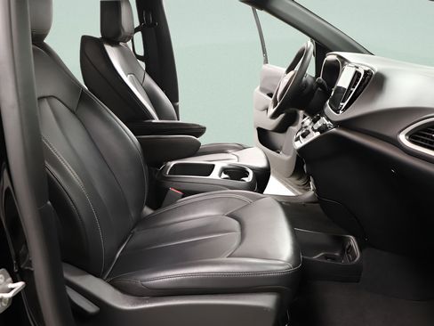 Used 2025 Chrysler Pacifica Select FWD image 20