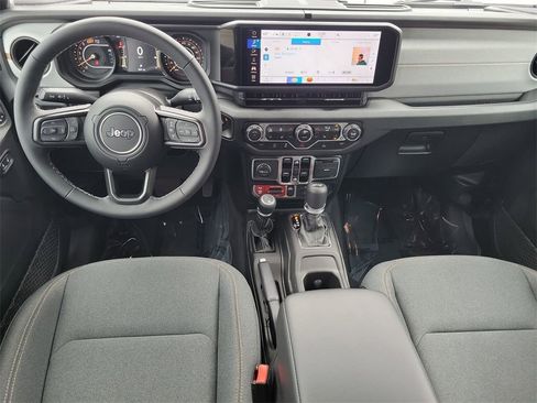 Used 2025 Jeep Wrangler Willys image 17