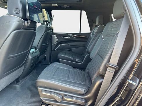 Certified 2023 Cadillac Escalade Premium Luxury Platinum AWD/4WD image 13