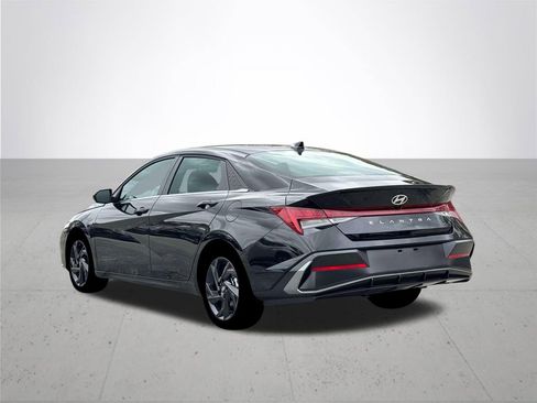New 2026 Hyundai Elantra SEL Sport Premium FWD image 5