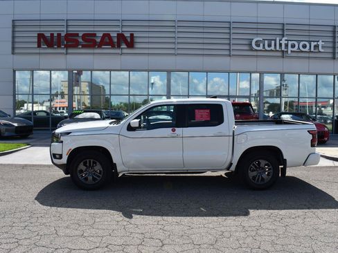 Certified 2025 Nissan Frontier SV w/ SV Convenience Package RWD image 3