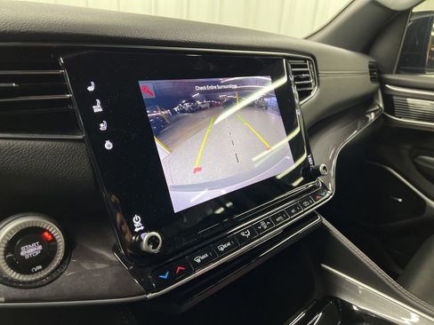 Used 2024 Jeep Wagoneer 2WD image 21