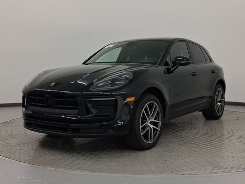 Used 2024 Porsche Macan image 1