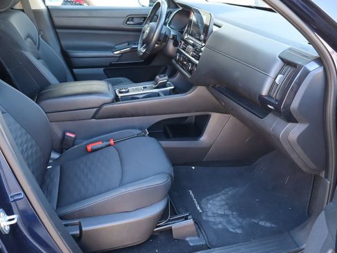 Used 2024 Nissan Pathfinder SV AWD/4WD image 17