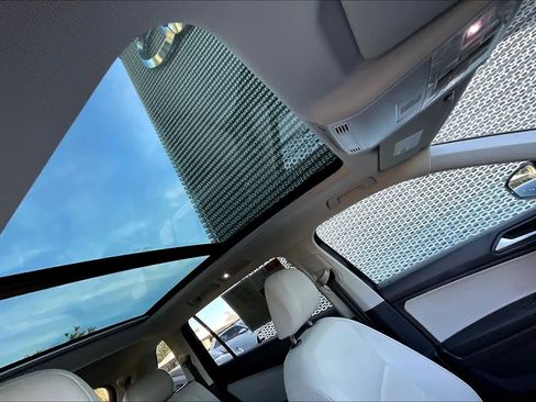 Used 2019 Volkswagen Tiguan SE w/ Panoramic Sunroof Package image 10