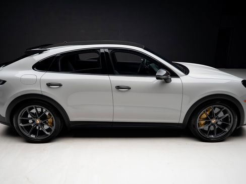 Used 2024 Porsche Cayenne Turbo GT image 34