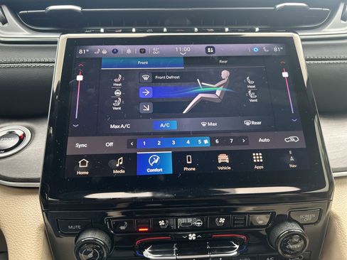 New 2025 Jeep Grand Cherokee L Limited w/ Luxury Tech Group II image 30