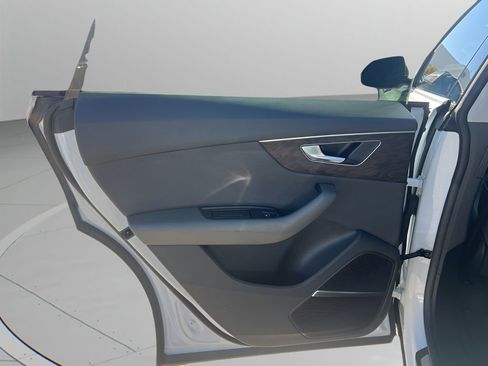 Used 2021 Audi Q8 Premium Plus w/ Premium Plus Package image 17