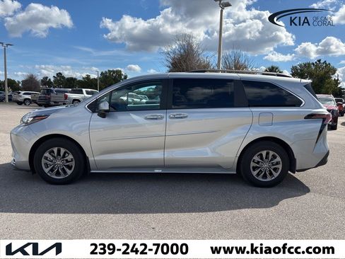 Used 2024 Toyota Sienna XLE image 3