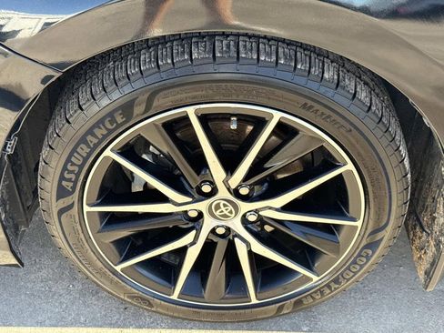 Used 2021 Toyota Camry SE w/ Cold Weather Package image 3