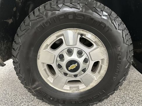 Used 2014 Chevrolet Silverado 2500 LT w/ Interior Plus Package AWD/4WD image 15