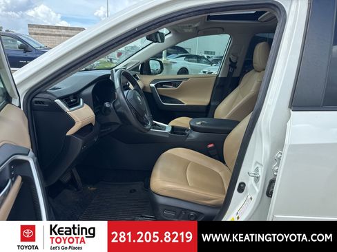 Used 2020 Toyota RAV4 Limited FWD image 16
