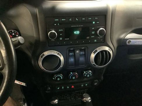 Certified 2018 Jeep Wrangler Sahara w/ Connectivity Group AWD/4WD image 31