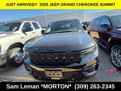 New 2025 Jeep Grand Cherokee Summit image 2