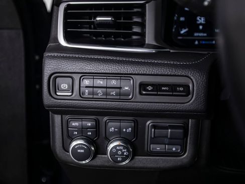 Used 2024 GMC Yukon XL Denali w/ Advanced Technology Package AWD/4WD image 39
