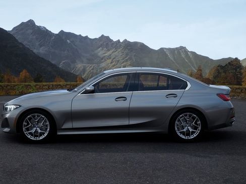 Used 2025 BMW 330i Sedan w/ Premium Package image 32