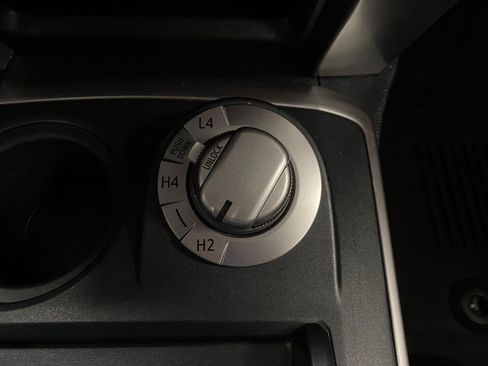 Used 2018 Toyota 4Runner SR5 AWD/4WD image 25