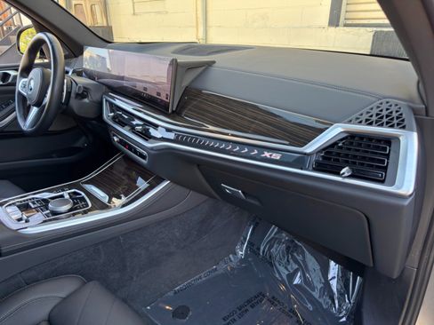 Used 2024 BMW X5 xDrive50e w/ M Sport Package AWD/4WD image 15