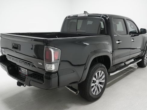 Used 2020 Toyota Tacoma Limited AWD/4WD image 4