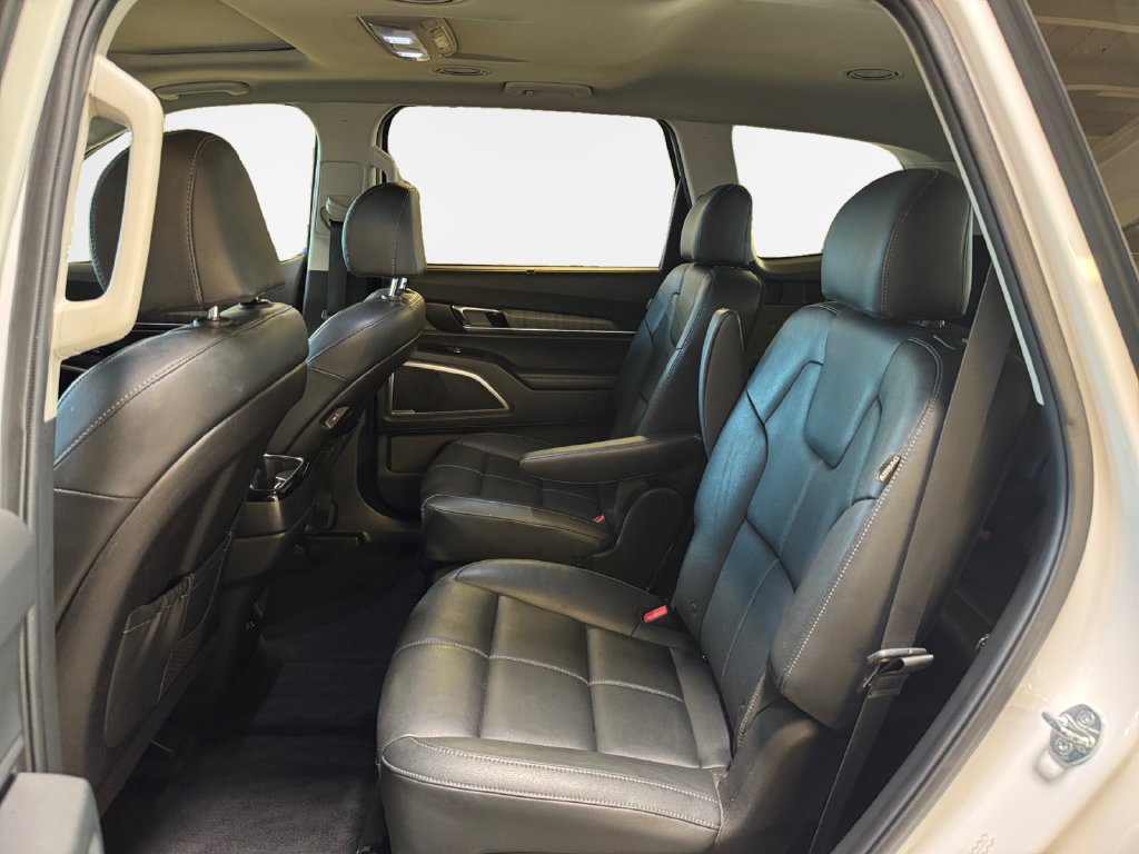 Certified 2024 Kia Telluride EX w/ EX Captain's Chair Package AWD/4WD image 24