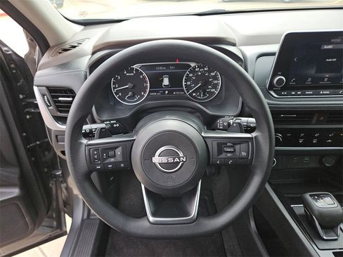 Used 2023 Nissan Rogue S image 18