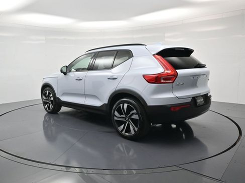 Used 2024 Volvo XC40 B5 Plus AWD/4WD image 3