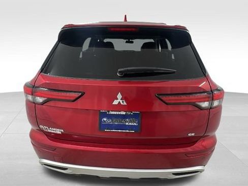 Used 2023 Mitsubishi Outlander SE image 4