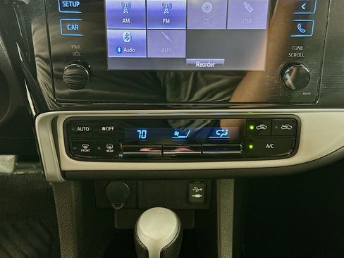 Used 2018 Toyota Corolla LE image 22