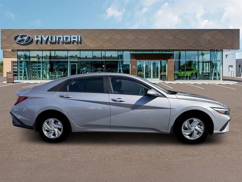 New 2026 Hyundai Elantra SE image 9