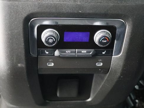 Used 2023 Chevrolet Suburban Premier image 13